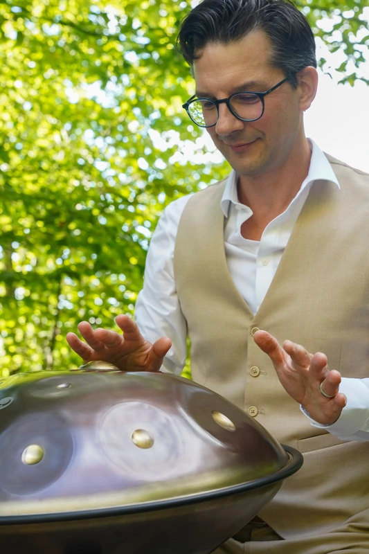 concert Handpan photo illustration 2